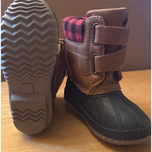 GAP Other - Gap Kids Duck Boots 3M Thinsulate 200 g Plaid Trim Hook Loop Toddler Sz 9 / 10